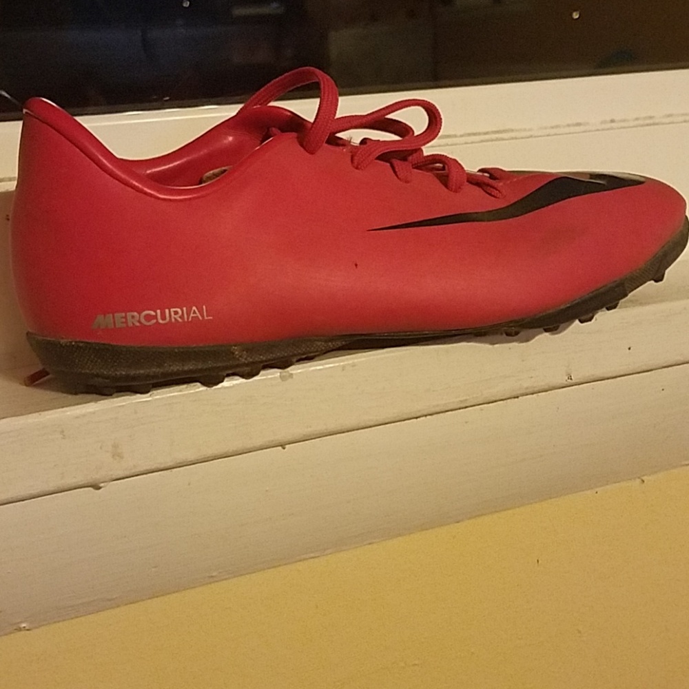 Soccer cleats